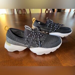 Sorel kinetic Impact Lace Black and White Sneakers Women Size 7